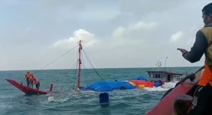 11_awak_kapal_kargo_yang_tenggelam_di_perairan_selat_malaka_selamat