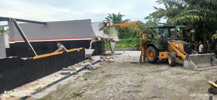 11_bangunan_kafe_tak_miliki_imb_di_bantaran_sei_ular_dibongkar