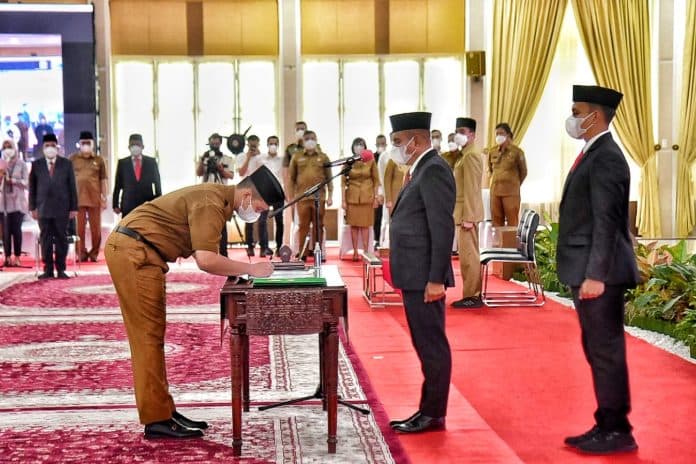 126_pejabat_administrator_dan_pengawas_pemprov_sumut_dilantik