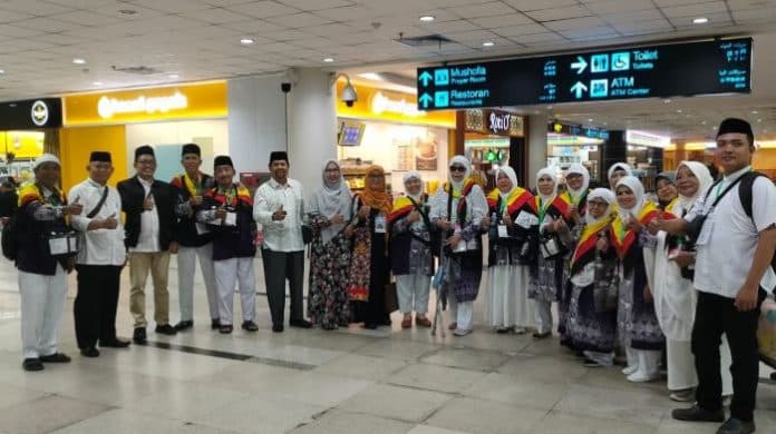 12_calhaj_gunungsitoli_difasilitasi_menggunakan_pesawat_menuju_medan