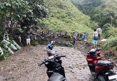 12_titik_longsor_di_haranggaol_camat_dua_titik_parah_akses_jalan_dan_ladang_terdampak