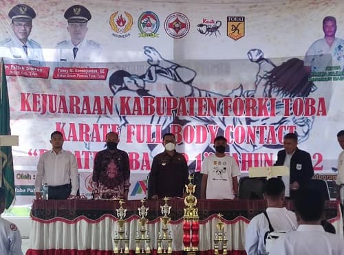 130_karateka_siap_bertarung_full_body_contack_di_kejurkab_forki_toba_perebutkan_bupati_cup_i_2022