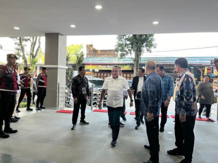 14_bapaslon_kepala_daerah_jalani_pemeriksaan_kesehatan_di_rsup_h_adam_malik