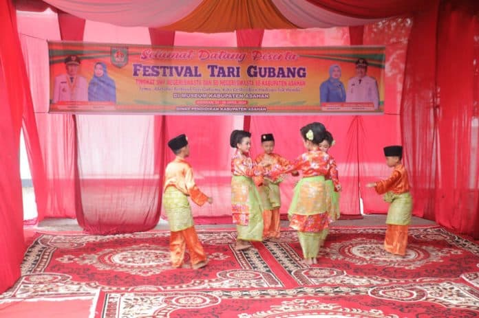 14_pelajar_pertahankan_kesenian_tari_gubang_melayu_asahan_jadi_wbtb