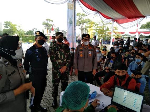 1500_warga_deli_serdang_ikuti_serbuan_vaksinasi_nasional_tni_polri
