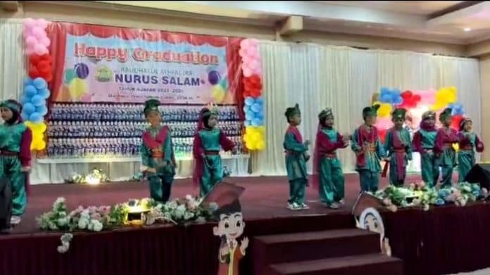 150_murid_ra_nurus_salam_angkatan_x_menjalani_prosesi_wisuda