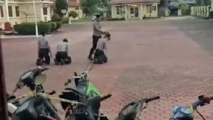 15_detik_aniaya_bintara_perwira_polisi_ditahan_3_pekan