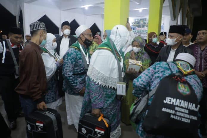 161_jamaah_calon_haji_kabupaten_asahan_menuju_tanah_suci