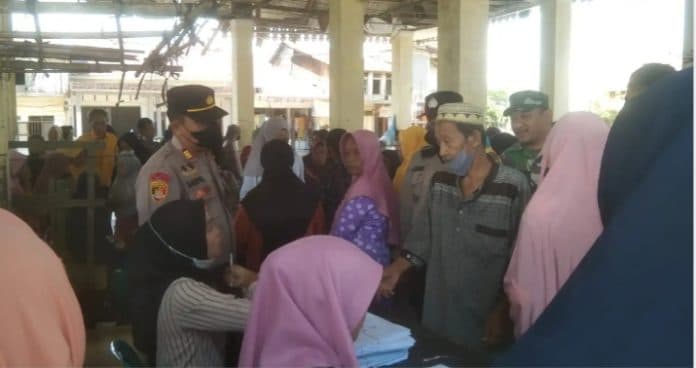 1631_kpm_se_kecamatan_sipispis_sergai_terima_blt_bbm