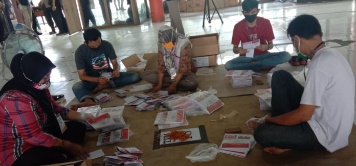 1643175_surat_suara_pilkada_medan_mulai_disortir_dan_dilipat