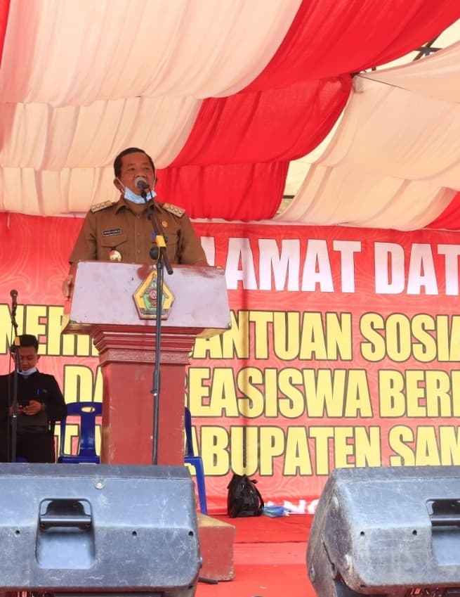 1675_siswa_dan_mahasiswa_terima_bansos_pendidikan_dan_beasiswa