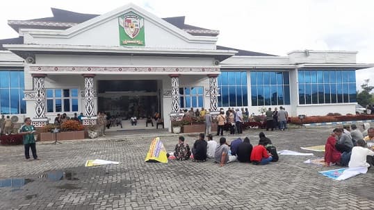 17_kontraktor_unjukrasa_minta_pemkab_simalungun_laksanakan_putusan_pengadilan