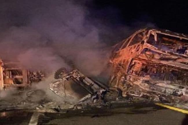 19_orang_tewas_dalam_insiden_kecelakaan_bus_vs_truk_di_meksiko