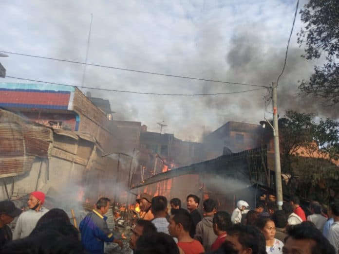 1_rumah_di_siborongborong_taput_musnah_terbakar_api_diduga_dari_kompor_gas