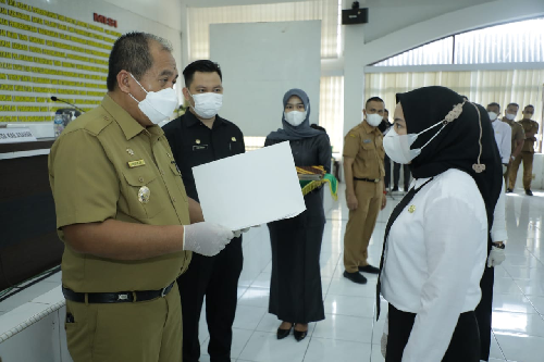 205_pppk_tahap_i_dan_17_cpns_pemkab_asahan_terima_sk_pengangkatan_pns