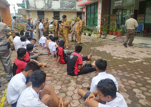 20_pelajar_terjaring_razia_disdik_siantar_ada_kedapatan_main_judi