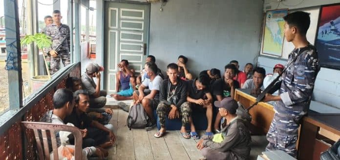 20_pmi_ilegal_terciduk_tumpangi_kapal_nelayan_kembali_dari_malaysia