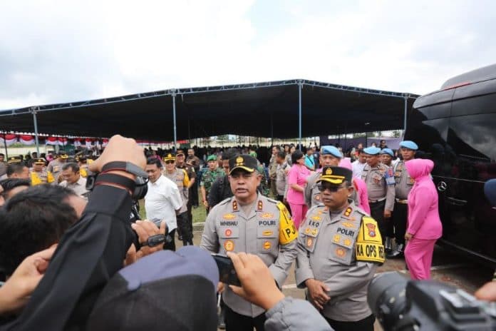 2200_paket_sembako_dibagikan_ke_masyarakat_karo
