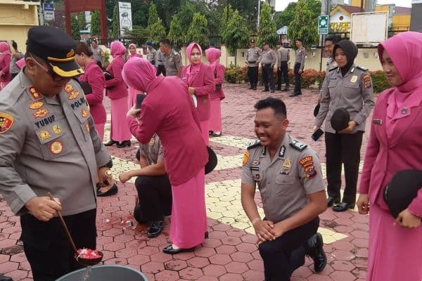 25_anggotanya_naik_pangkat_ini_pesan_kapolres_tanjung_balai