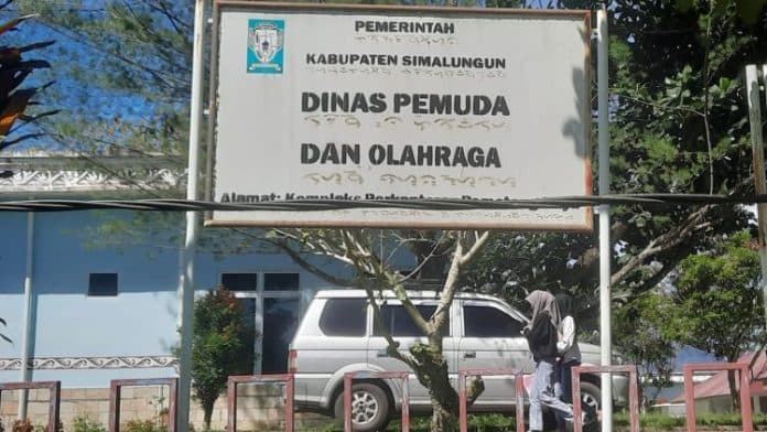 26_atlet_berprestasi_terima_tali_asih_koni_harapkan_pembangunan_sarana_olahraga_di_simalungun
