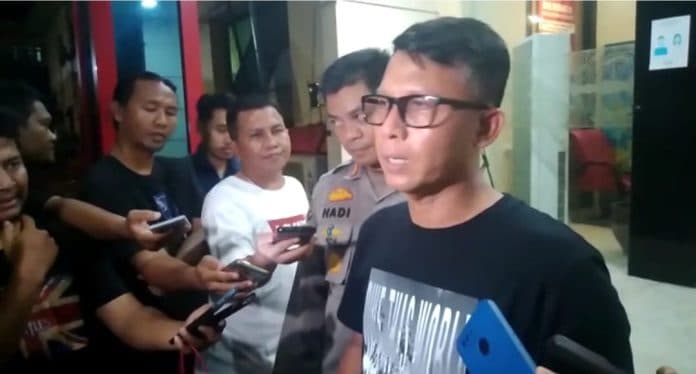 27_adegan_diperagakan_dalam_rekonstruksi_kasus_akbp_ah_dan_anaknya