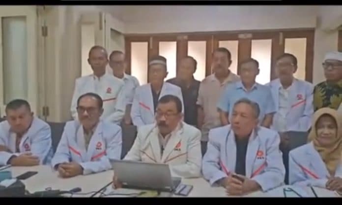 28_dewan_pakar_pks_mundur_kecewa_karena_bergabung_dengan_kim_dan_dukung_menantu_jokowi