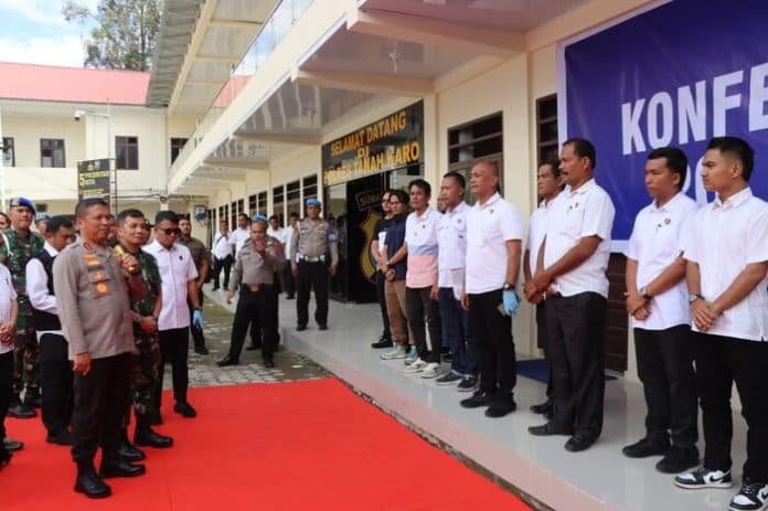 2_eksekutor_pembakar_rumah_wartawan_ditangkap_kapolda_sumut_apresiasi_personelnya