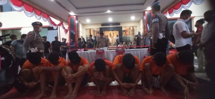 2_geng_motor_serang_warga_di_medan_7_tersangka_diamankan
