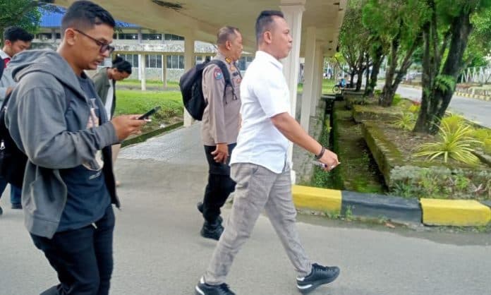 2_mahasiswa_terluka_saat_fakultas_teknik_mesin_dan_sipil_polmed_bentrok