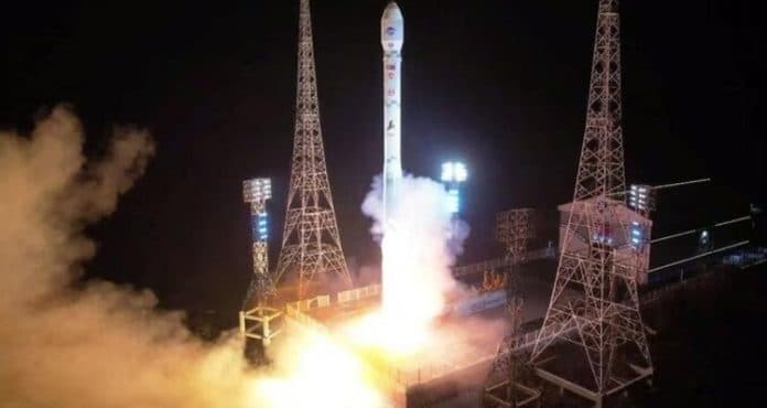 2_menit_diluncurkan_mesin_roket_satelit_korut_meledak