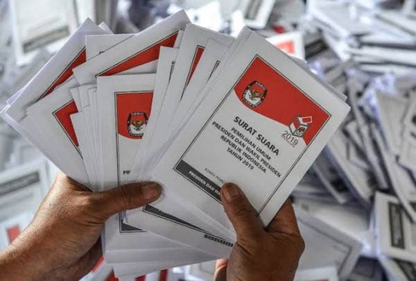 2_oknum_caleg_di_aceh_tenggara_kedapatan_ikut_lipat_surat_suara