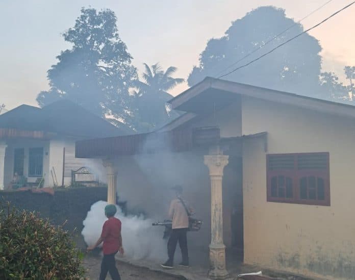 2_orang_tersuspek_dbd_dinkes_siantar_lakukan_fogging