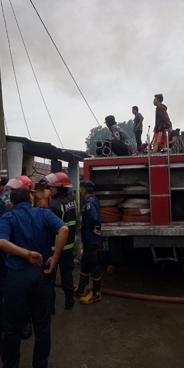 2_rumah_terbakar_puluhan_juta_rupiah_modal_pernikahan_ludes