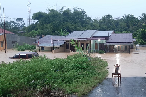 2_sungai_meluap_di_simalungun_368_rumah_di_2_kecamatan_dilanda_banjir