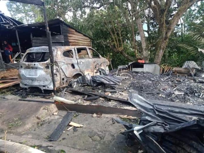 2_unit_rumah_dan_kenderaan_milik_warga_parmaksian_ludes_terbakar