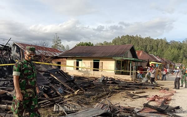 2_unit_rumah_ludes_terbakar_di_kecamatan_pangaribuan