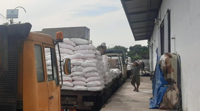 3000_ton_pupuk_tersedia_di_gudang_petani_di_simalungun_justru_sebut_langka