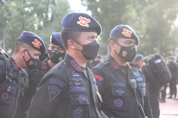 30_personil_batalyon_c_brimob_sipirok_bko_ke_papua
