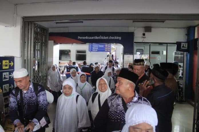 318_jamaah_haji_labuhanbatu_kembali_selamat
