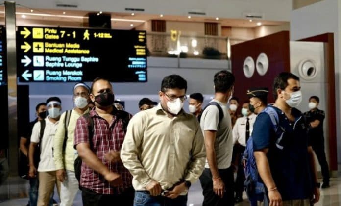 32_wn_india_yang_ditolak_masuk_indonesia_dipulangkan