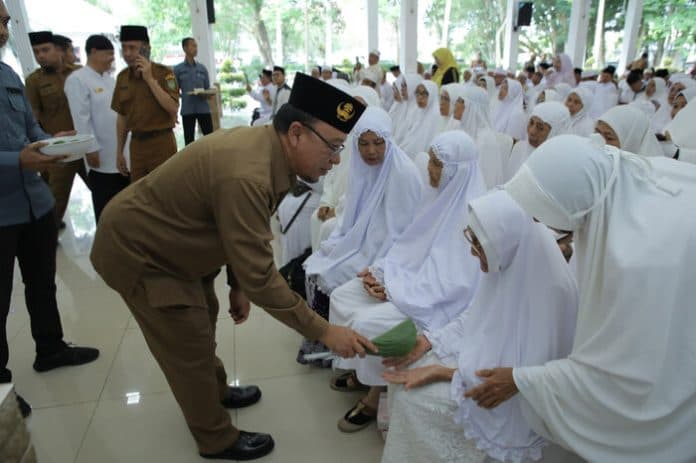 371_jemaah_haji_asahan_berangkat_2_gelombang_masuk_asrama_12_dan_27_mei