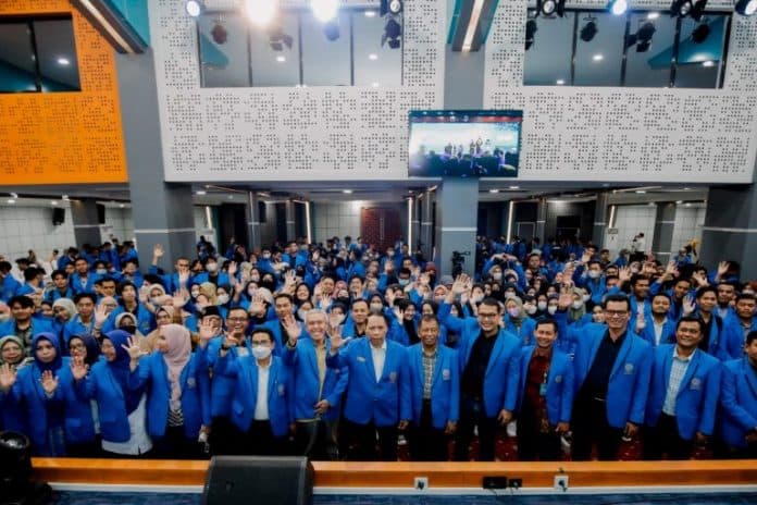 3747_mahasiswa_umsu_peserta_program_kkn_mandiri_2022_dilepas