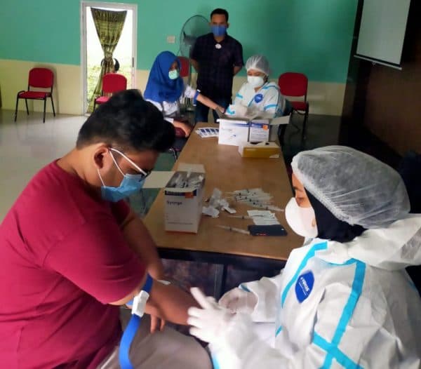 3805_kpps_dan_1090_petugas_ketertiban_tps_di_siantar_jalani_rapid_test
