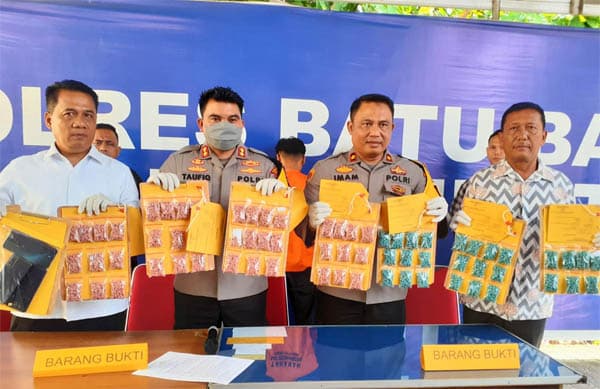 3_bandar_ekstasi_di_batu_bara_diringkus_6960_butir_pil_disita