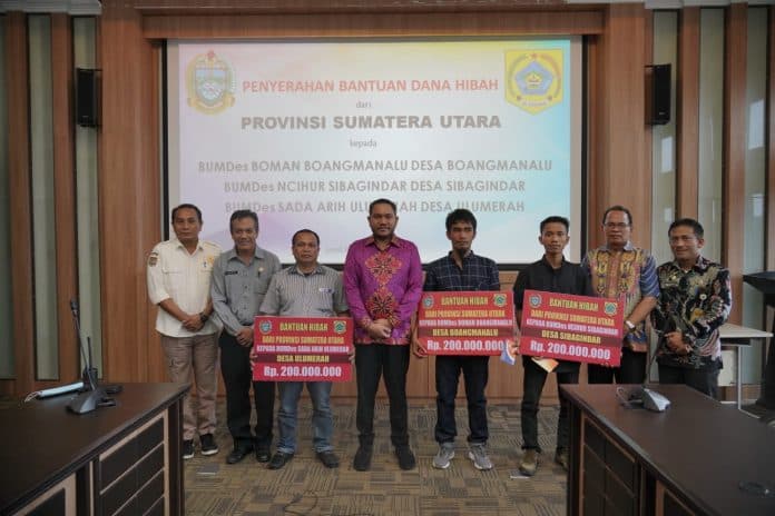 3_desa_di_pakpak_bharat_terima_bantuan_dana_hibah_rp600_juta