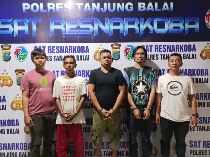 3_orang_pengguna_sabu_dan_ganja_digerebek_polisi