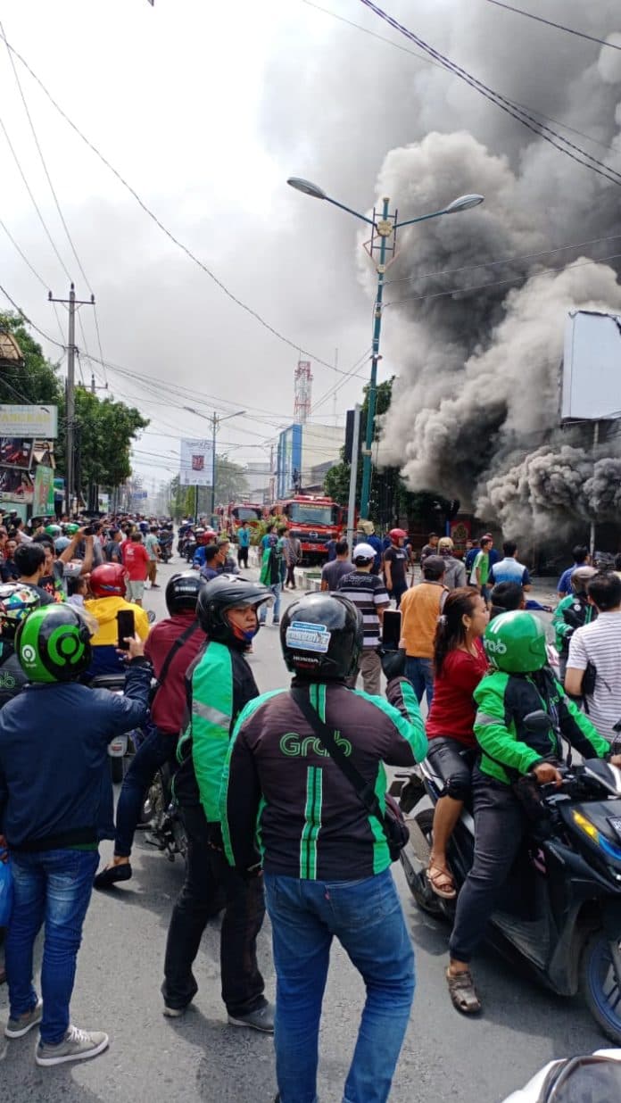 3_orang_terbakar_saat_panglong_jalan_sekip_dilalap_api
