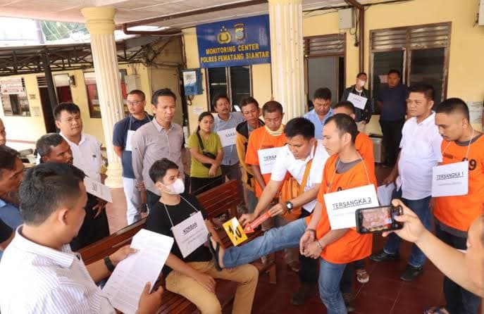3_terdakwa_pembunuhan_di_siantar_marihat_dituntut_berbeda_tertinggi_4_tahun