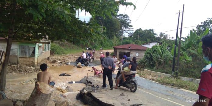 3_titik_jalan_nasional_sidikalang_tanah_pinem_dairi_nyaris_putus