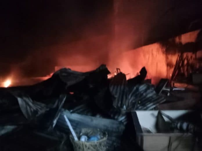 3_unit_bangunan_semi_permanen_ludes_terbakar_di_berohol_tebing_tinggi